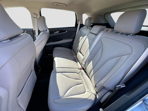 Used 2023 Lincoln Nautilus FWD image 23