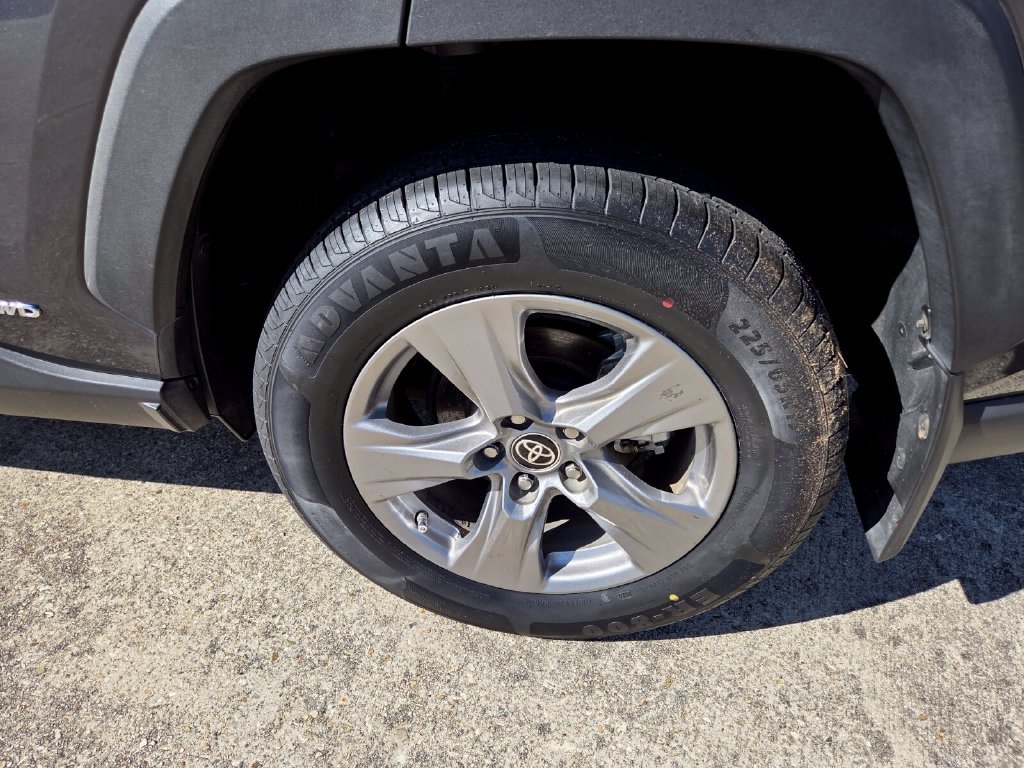 Used 2024 Toyota RAV4 LE AWD/4WD image 25