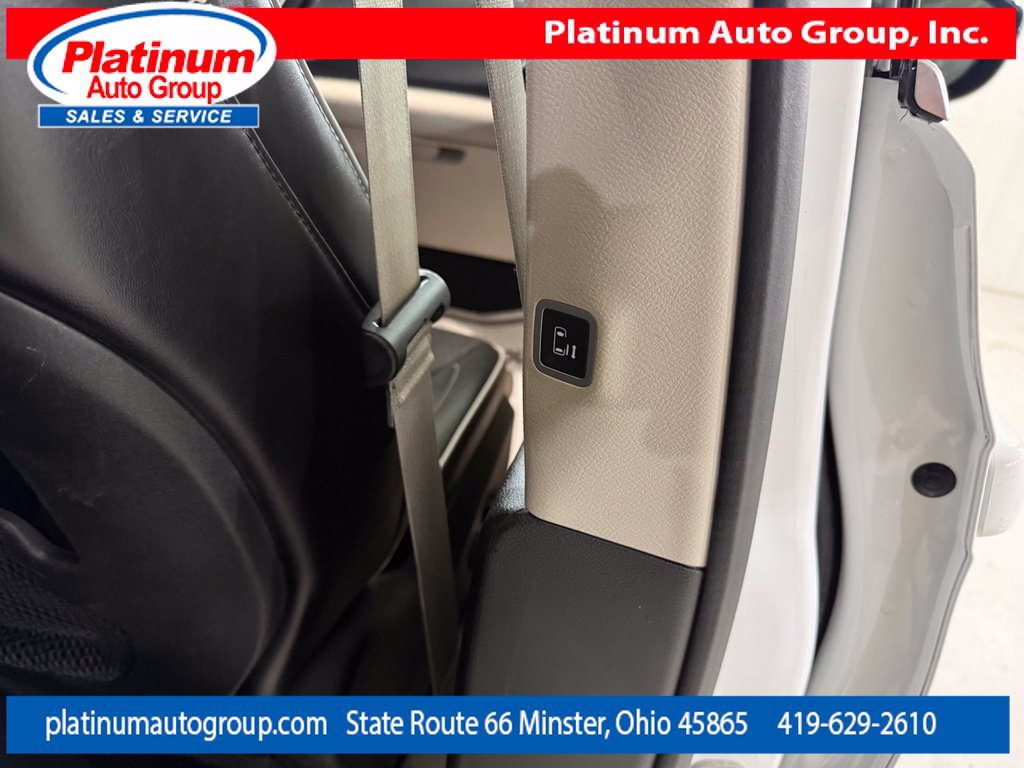 Used 2023 Chrysler Pacifica Limited FWD image 38