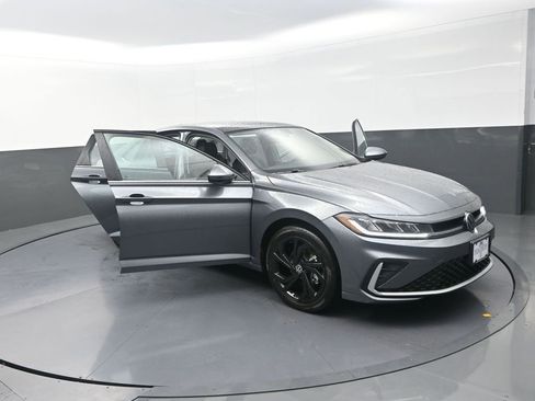 New 2026 Volkswagen Jetta SE FWD image 29