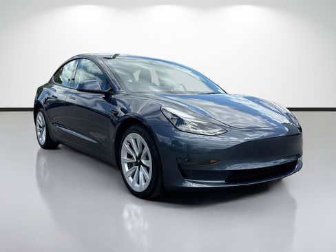 Used 2023 Tesla Model 3 Standard Range image 1