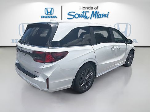 New 2026 Honda Odyssey Touring image 7