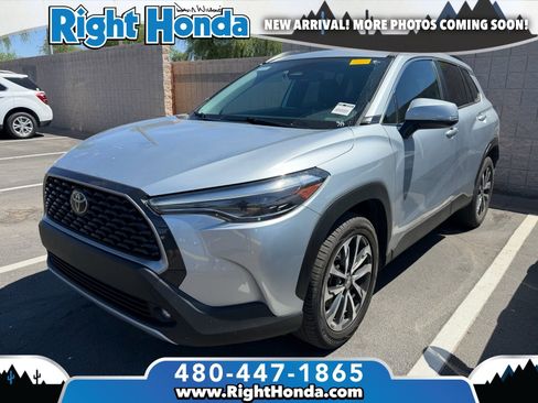 Used 2023 Toyota Corolla Cross XLE image 1