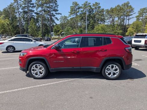 Used 2024 Jeep Compass Latitude AWD/4WD image 6
