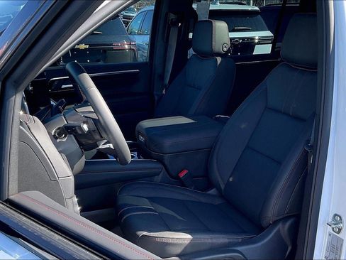 New 2026 Chevrolet Suburban RST w/ RST Capability Package image 9