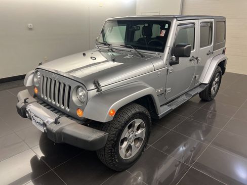 Used 2018 Jeep Wrangler Unlimited Sahara image 3