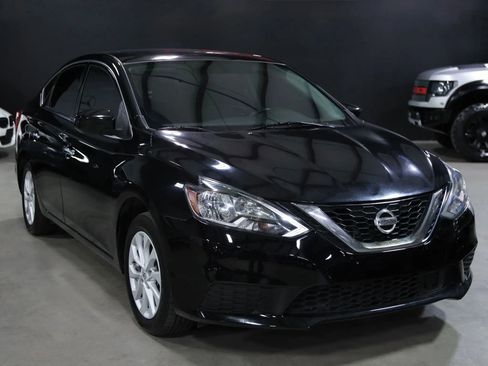 Used 2019 Nissan Sentra SV image 2