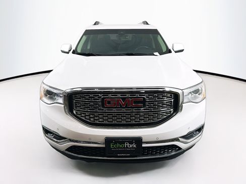 Used 2019 GMC Acadia Denali image 2