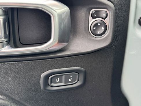 Used 2024 Jeep Wrangler Unlimited Sport AWD/4WD image 29