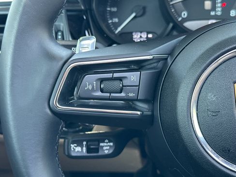 Certified 2025 Porsche Macan AWD/4WD image 26