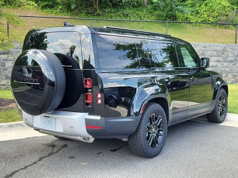 Used 2025 Land Rover Defender 130 S image 2