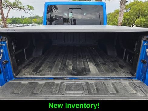 Certified 2025 Jeep Gladiator Sport AWD/4WD image 17