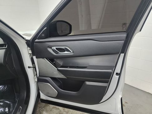 Used 2019 Land Rover Range Rover Velar R-Dynamic SE image 37