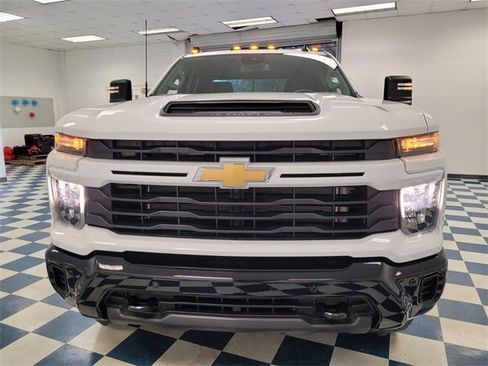 Used 2025 Chevrolet Silverado 2500 Custom w/ Custom Value Package image 2
