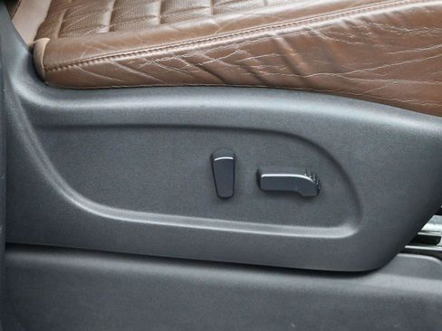 Used 2021 Nissan Titan Platinum Reserve w/ Moonroof Package image 36