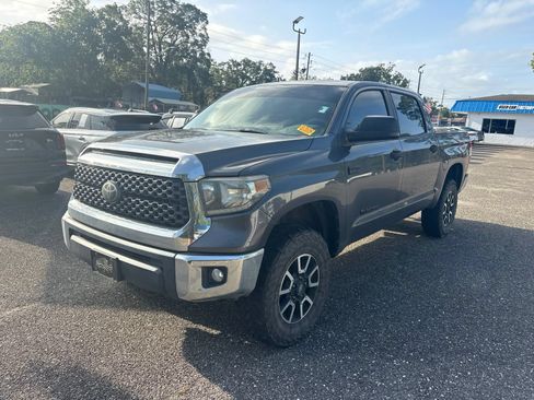 Used 2020 Toyota Tundra SR5 w/ SR5 Upgrade Package AWD/4WD image 3