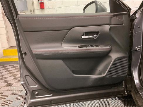 Certified 2025 Nissan Kicks SR image 22