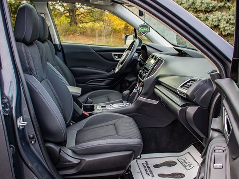 Used 2020 Subaru Forester Premium image 21
