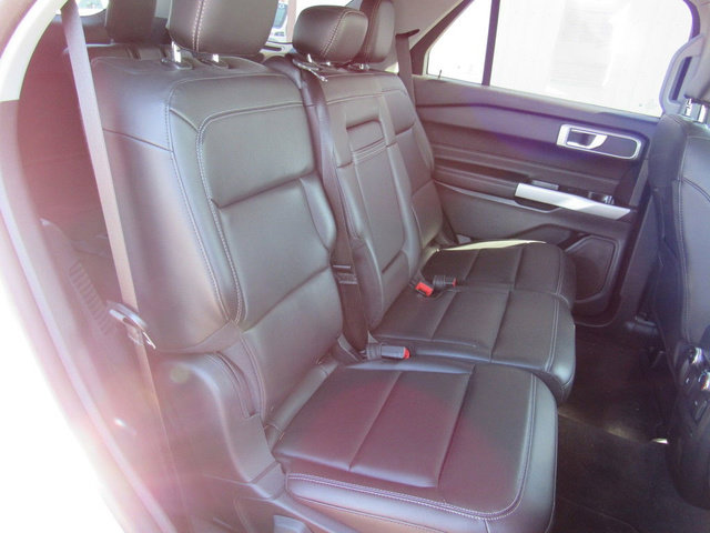 Used 2022 Ford Explorer XLT w/ Equipment Group 202A AWD/4WD image 9