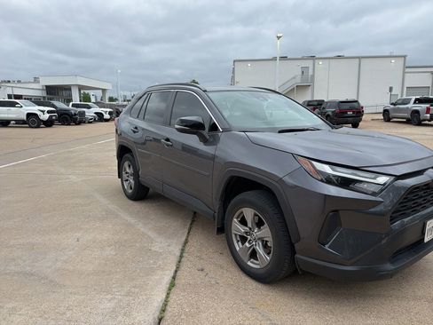 Used 2024 Toyota RAV4 XLE AWD/4WD image 2