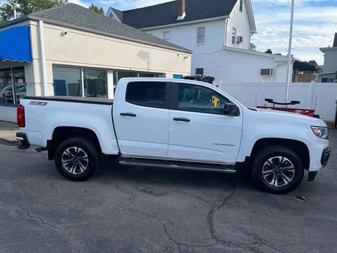 Used 2022 Chevrolet Colorado Z71 AWD/4WD image 2