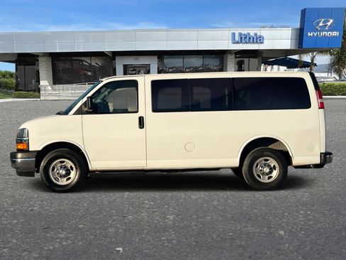 Used 2017 Chevrolet Express 3500 LT w/ LT Preferred Equipment Group image 6