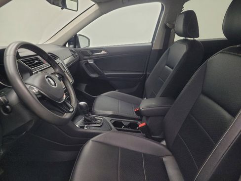 Used 2021 Volkswagen Tiguan SE image 17