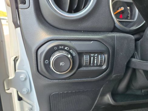 Used 2021 Jeep Wrangler Unlimited Sahara AWD/4WD image 17