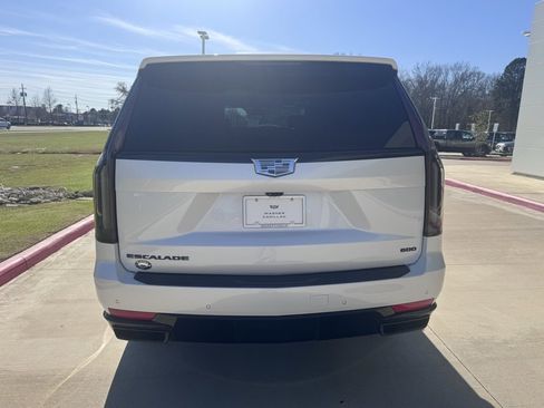 Used 2024 Cadillac Escalade Sport Platinum w/ LPO, ONYX Package image 4