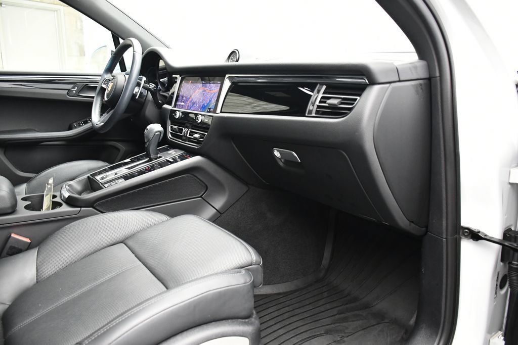 Certified 2023 Porsche Macan AWD/4WD image 41