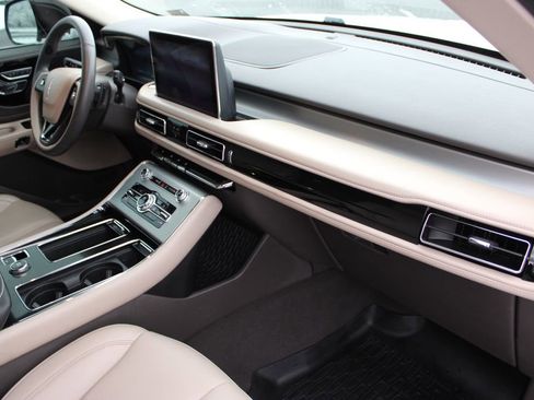 Used 2022 Lincoln Aviator AWD w/ Elements Package image 47