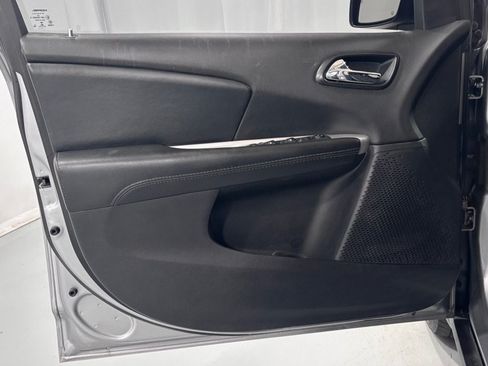 Used 2018 Dodge Journey SE w/ Blacktop Package FWD image 17