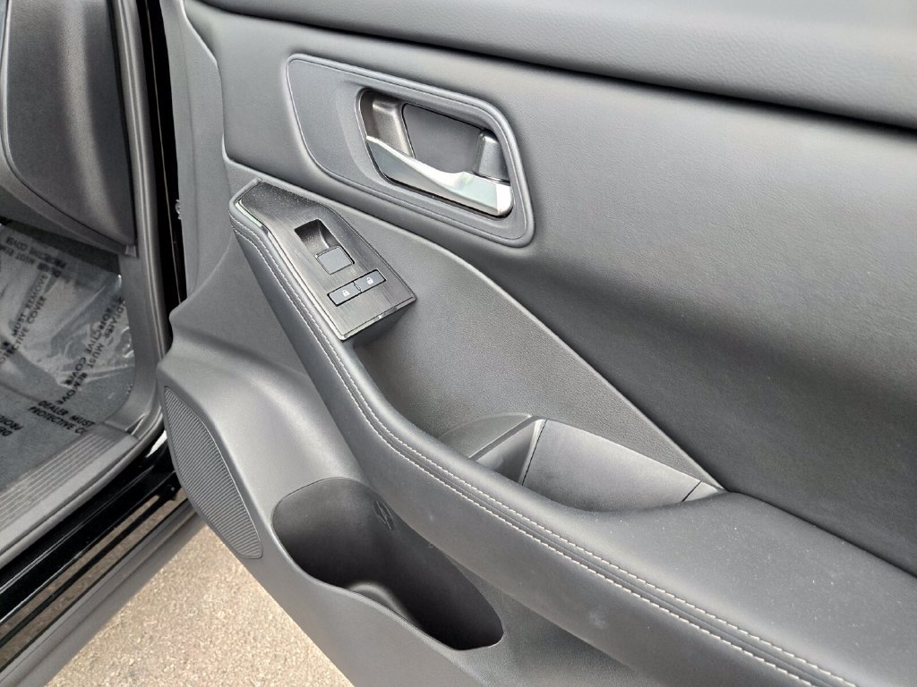 Certified 2026 Nissan Rogue SV FWD image 24