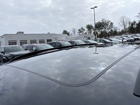 Used 2022 Volkswagen Tiguan SE R-Line image 15