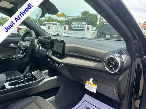 New 2026 Chevrolet Equinox LT w/ Convenience Package II FWD image 34