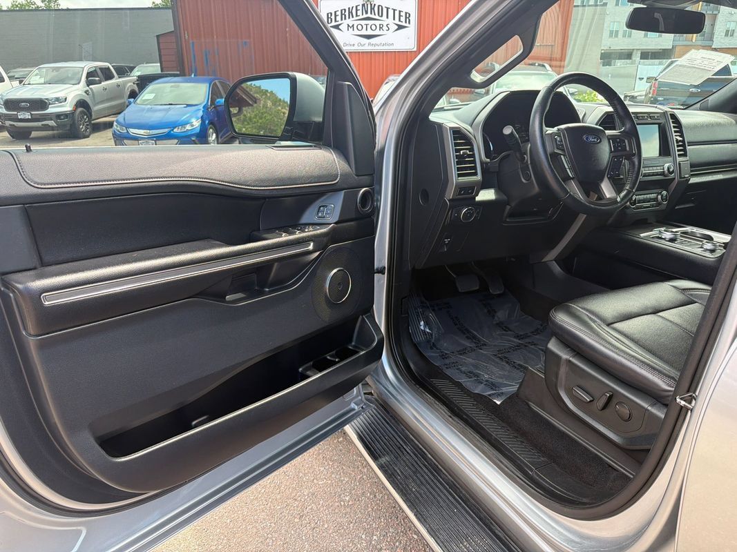 Used 2020 Ford Expedition XLT w/ Equipment Group 202A AWD/4WD image 12