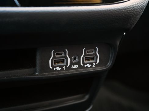 Used 2023 Chrysler Pacifica Touring-L w/ S Appearance Package image 34