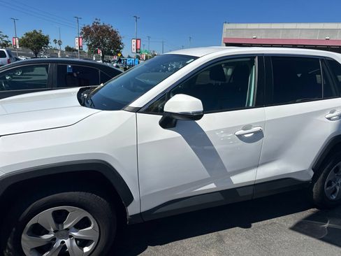 Used 2022 Toyota RAV4 LE FWD image 2