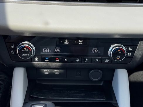 New 2025 Mitsubishi Outlander AWD image 38