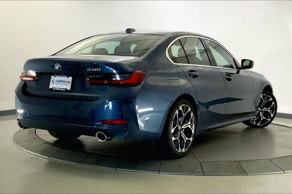 Certified 2025 BMW 330i Sedan RWD image 11
