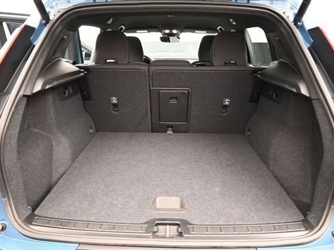 Used 2024 Volvo XC40 B5 Core AWD/4WD image 24