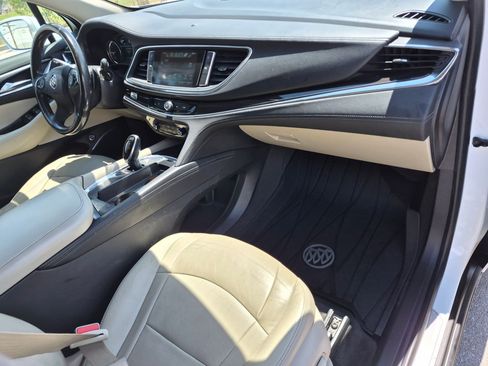 Used 2019 Buick Enclave Essence AWD/4WD image 31