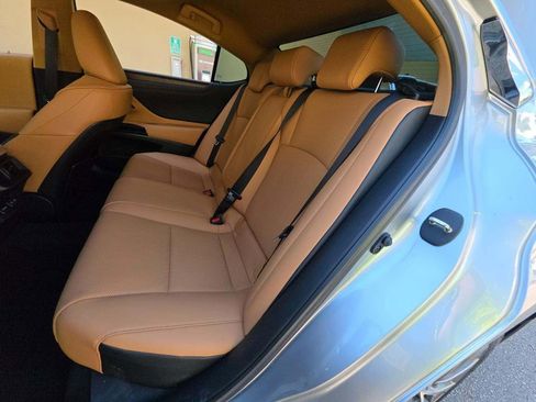 Used 2023 Lexus ES 350 w/ Premium Package image 7