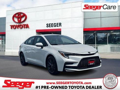 Used 2023 Toyota Corolla SE w/ SE Premium Package FWD image 1