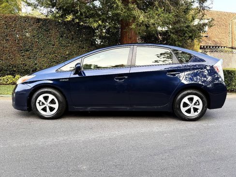 Used 2012 Toyota Prius Two FWD image 4