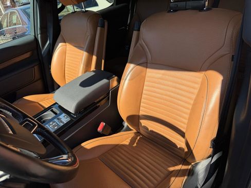 Used 2019 Land Rover Discovery HSE AWD/4WD image 6