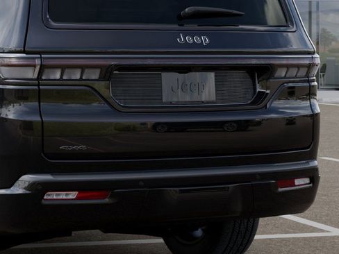 New 2026 Jeep Grand Wagoneer Limited w/ Premium Group II AWD/4WD image 13