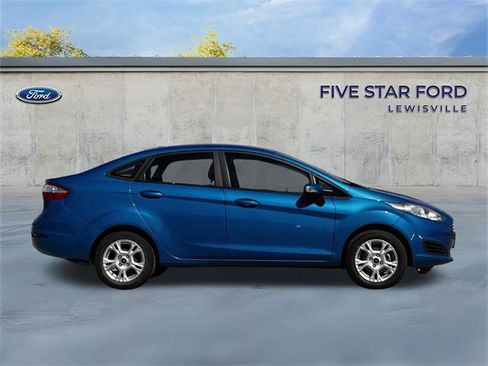 Used 2016 Ford Fiesta SE image 3