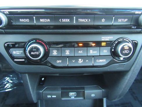 Used 2022 Kia Niro EX image 45