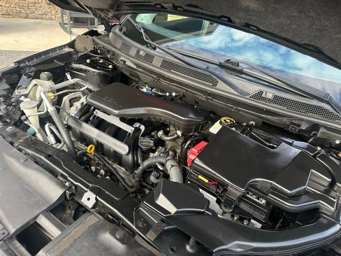 Used 2018 Nissan Rogue Sport SV image 40